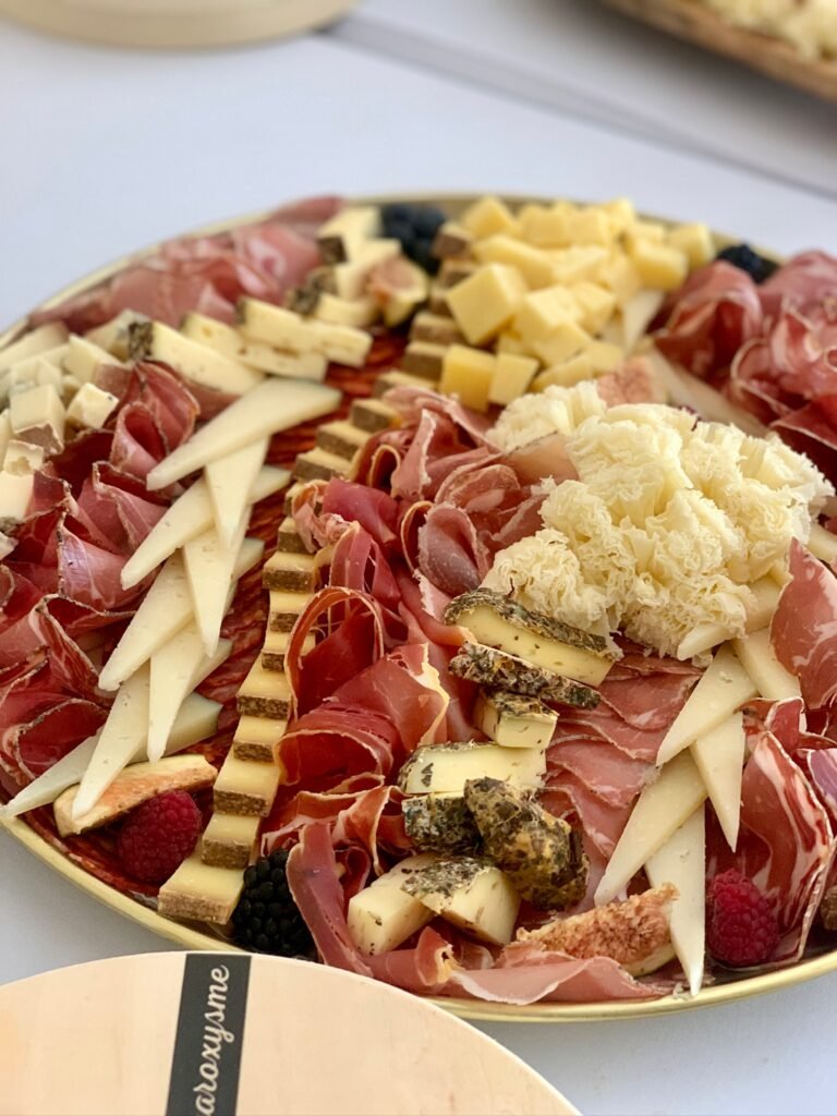 Sélection de charcuteries et fromages